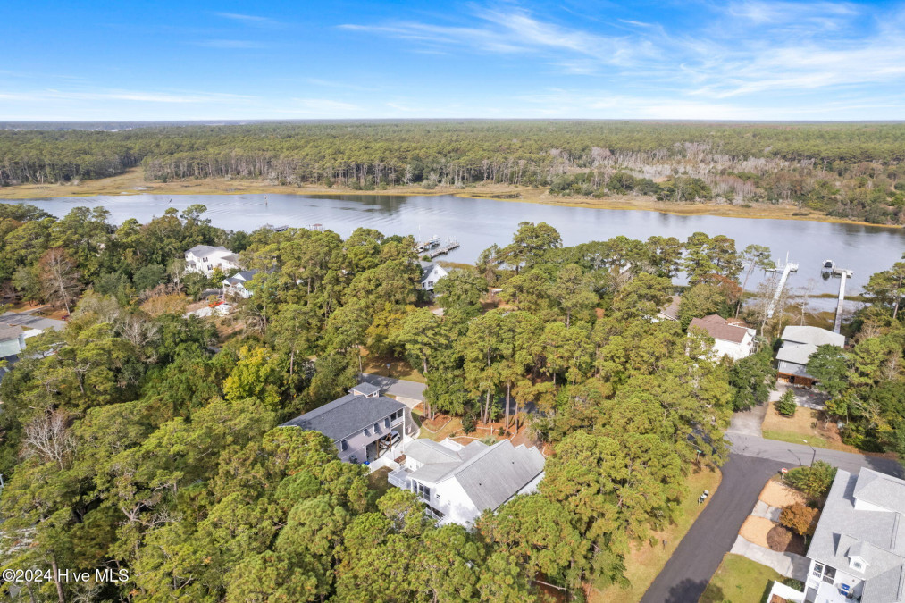 2601 Yacht Dr Oak Island, NC 28465