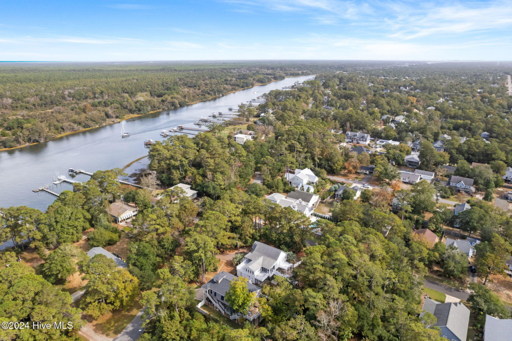 2601 Yacht Dr Oak Island, NC 28465