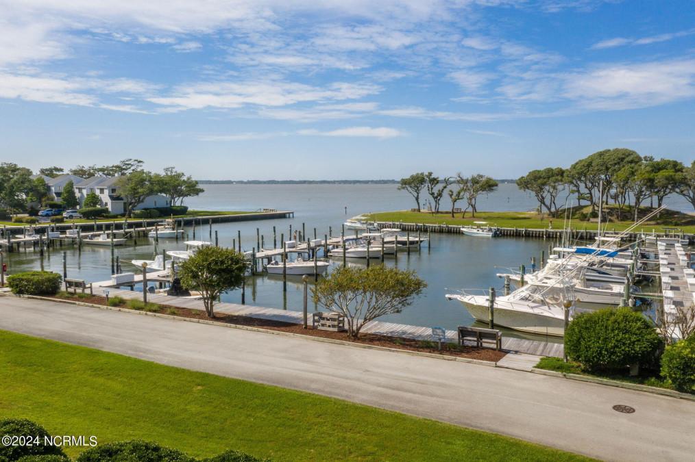 497 Salter Path Rd Pine Knoll Shores, NC 28512