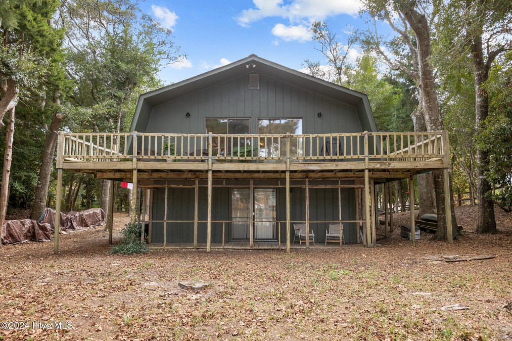 141 Beechwood Dr Pine Knoll Shores, NC 28512