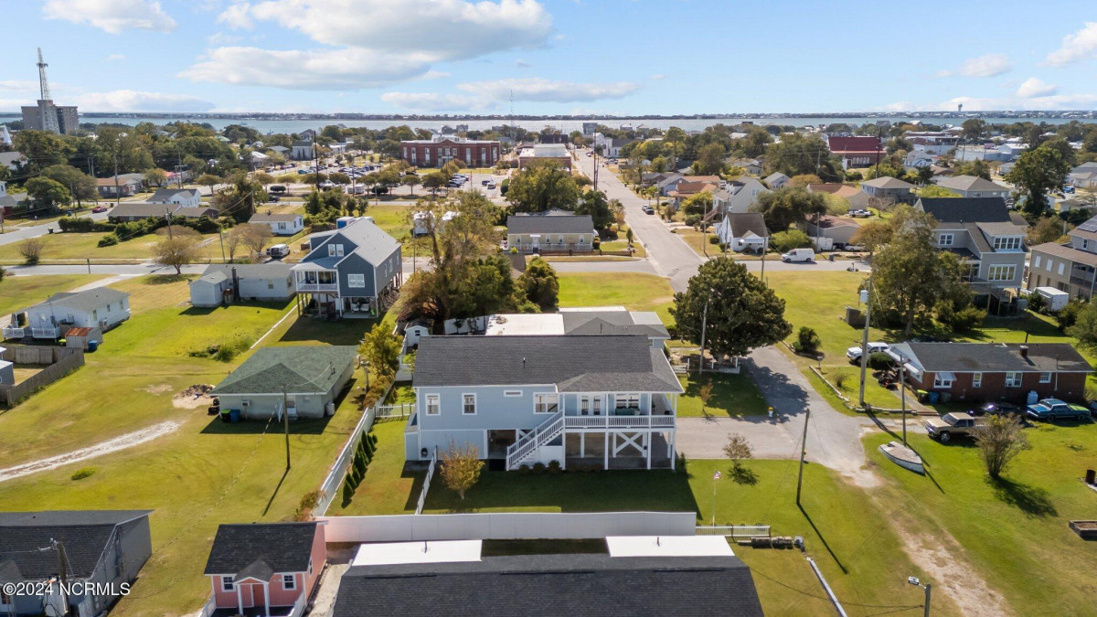 508 12th St Morehead City, NC 28557