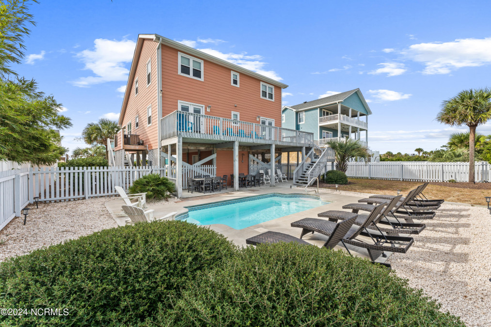 6624 Beach Dr Oak Island, NC 28465