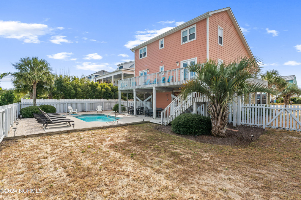 6624 Beach Dr Oak Island, NC 28465