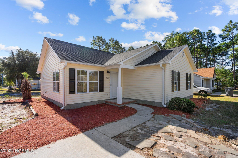 1098 Long Leaf Rd Southport, NC 28461