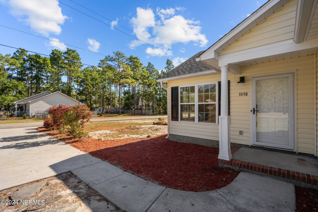 1098 Long Leaf Rd Southport, NC 28461