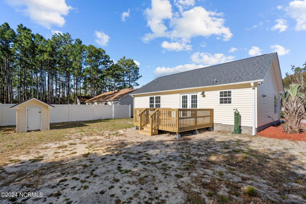 1098 Long Leaf Rd Southport, NC 28461