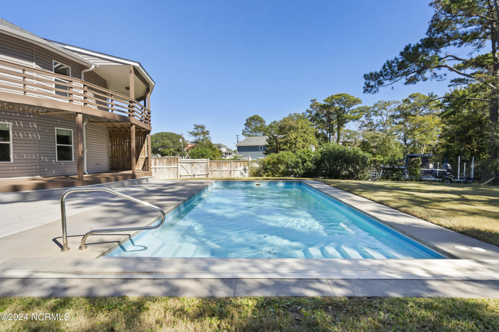 309 Lewis Dr Carolina Beach, NC 28428