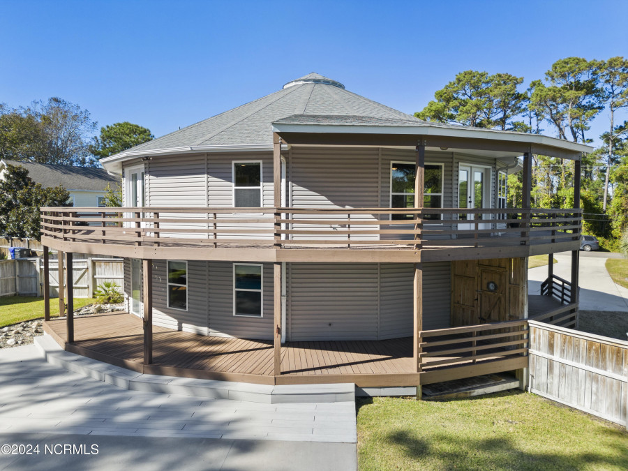 309 Lewis Dr Carolina Beach, NC 28428