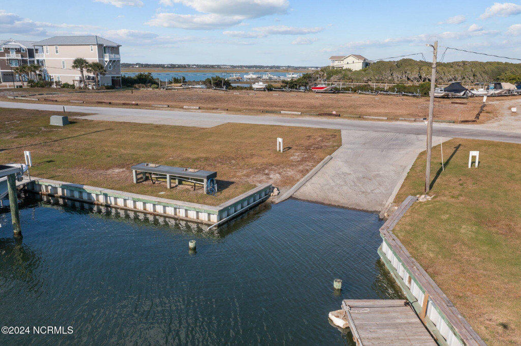 965 Tower Ct Topsail Beach, NC 28445