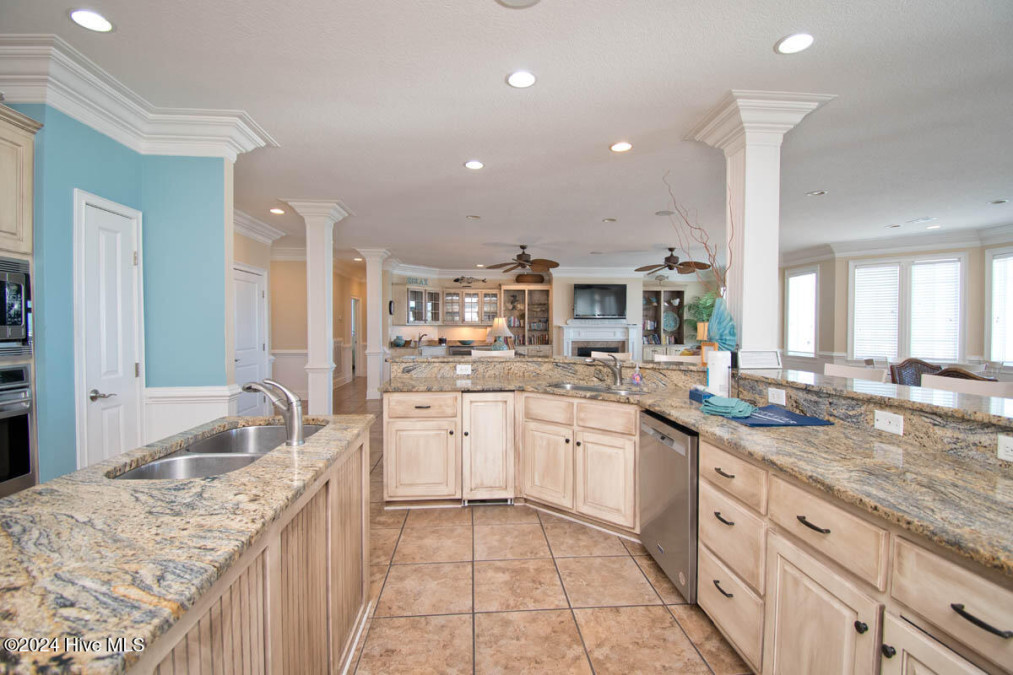 5715 Ocean Dr Emerald Isle, NC 28594