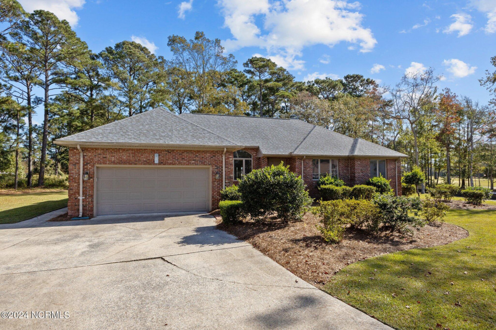 417 Oakmont Dr Morehead City, NC 28557