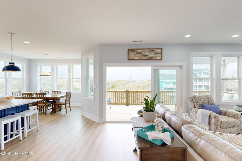 21 Porpoise Pl North Topsail Beach, NC 28460