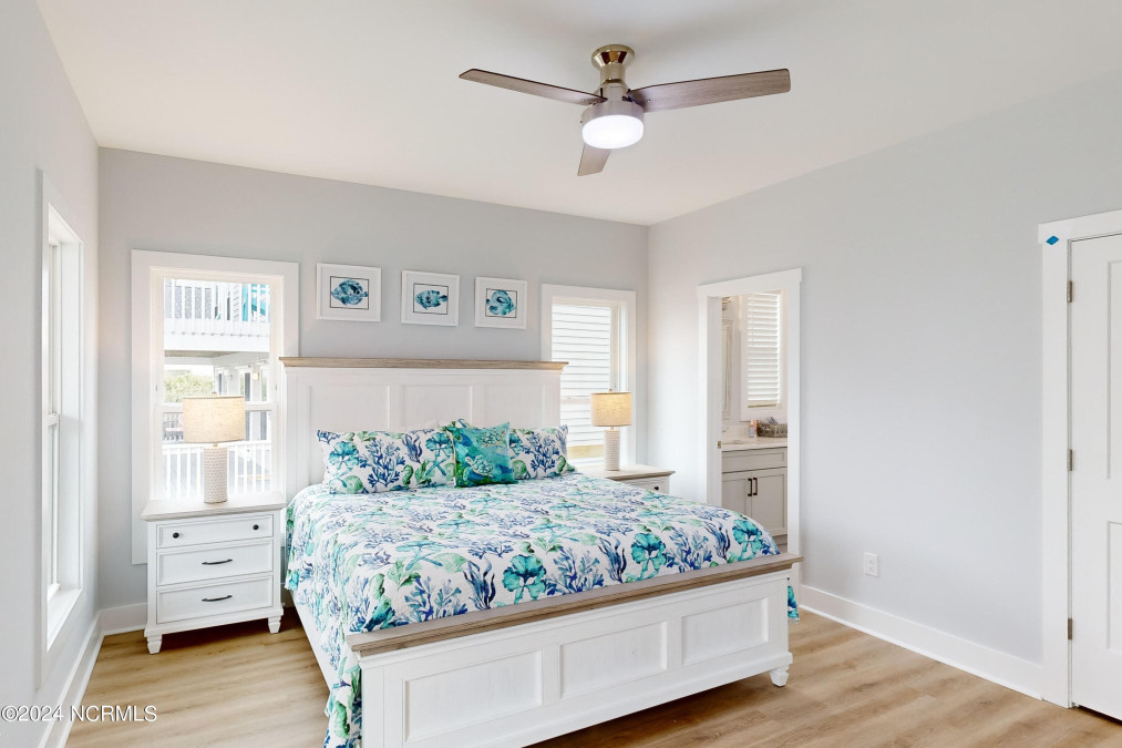 21 Porpoise Pl North Topsail Beach, NC 28460