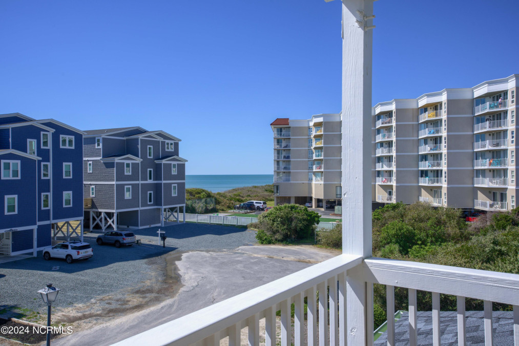 21 Porpoise Pl North Topsail Beach, NC 28460