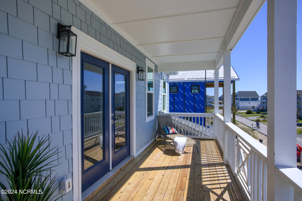 21 Porpoise Pl North Topsail Beach, NC 28460