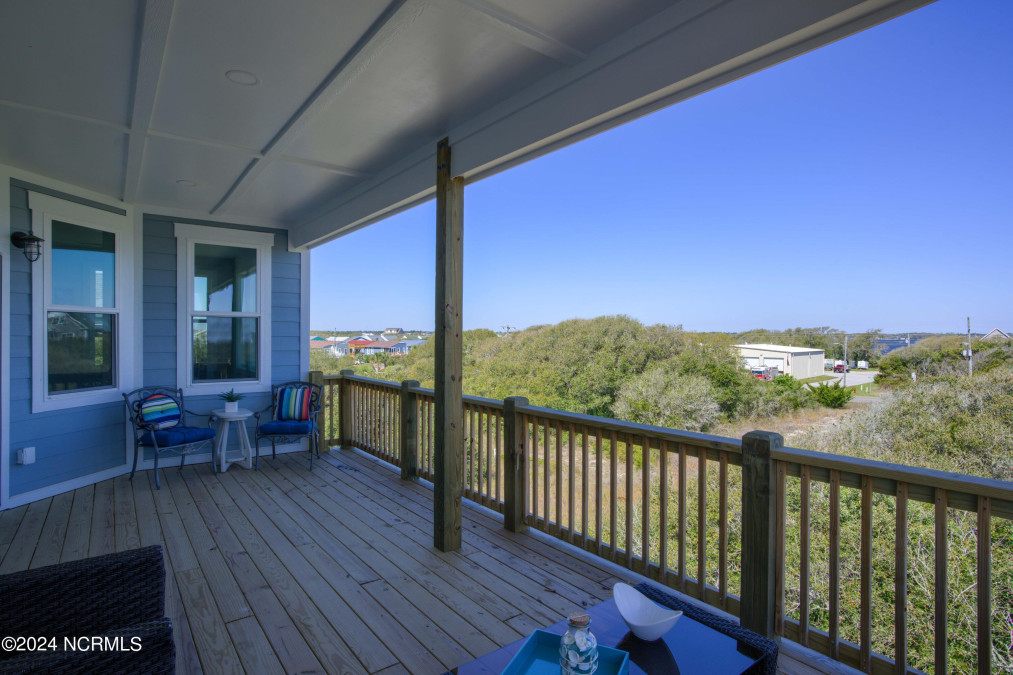 21 Porpoise Pl North Topsail Beach, NC 28460