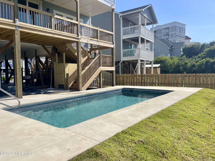 21 Porpoise Pl North Topsail Beach, NC 28460