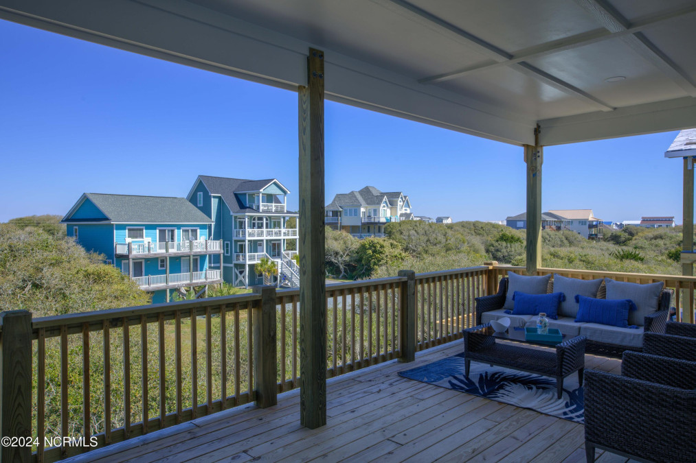 21 Porpoise Pl North Topsail Beach, NC 28460