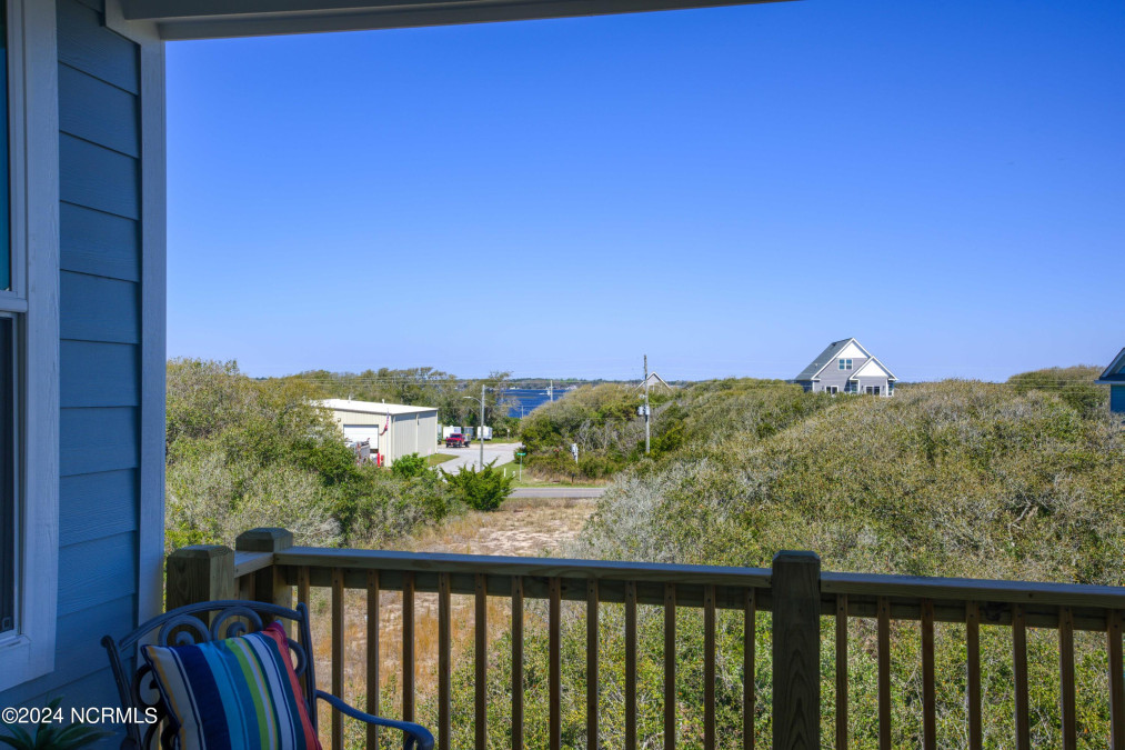 21 Porpoise Pl North Topsail Beach, NC 28460