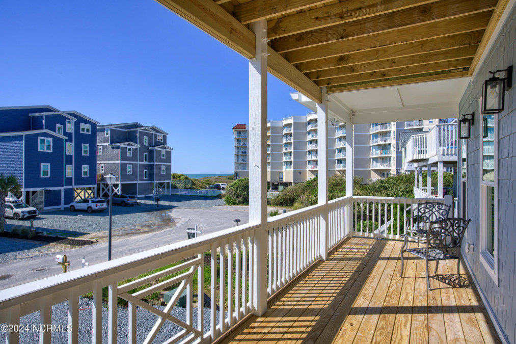 21 Porpoise Pl North Topsail Beach, NC 28460