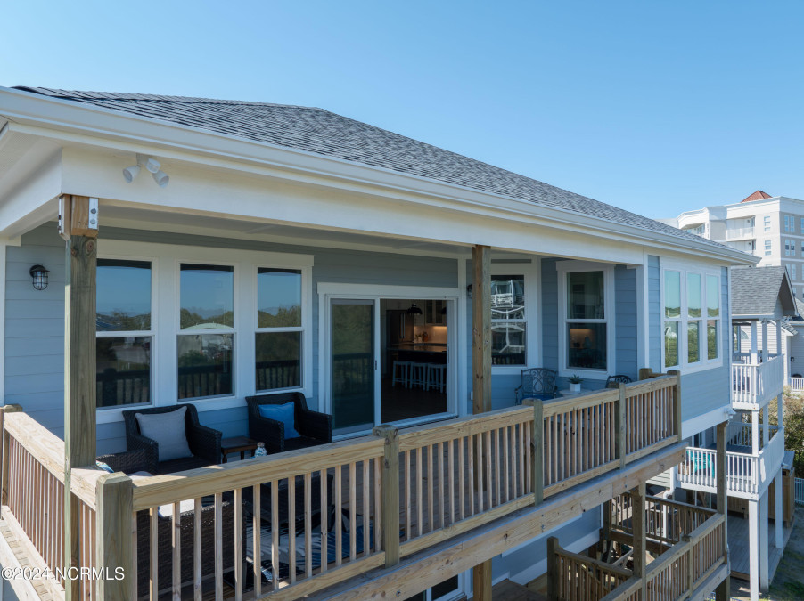 21 Porpoise Pl North Topsail Beach, NC 28460