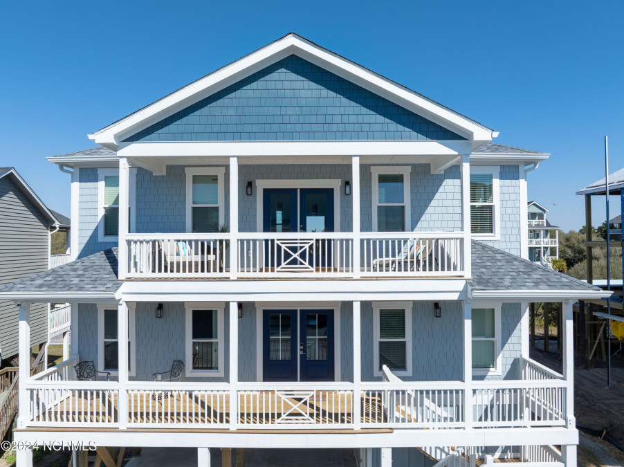 21 Porpoise Pl North Topsail Beach, NC 28460