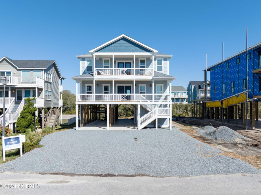 21 Porpoise Pl North Topsail Beach, NC 28460