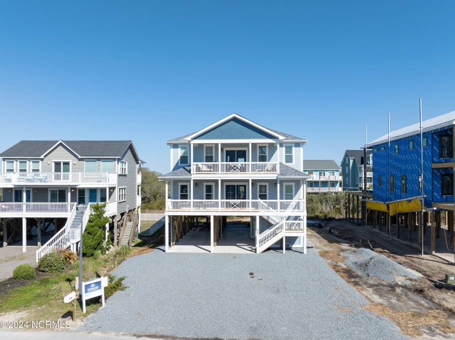 21 Porpoise Pl North Topsail Beach, NC 28460