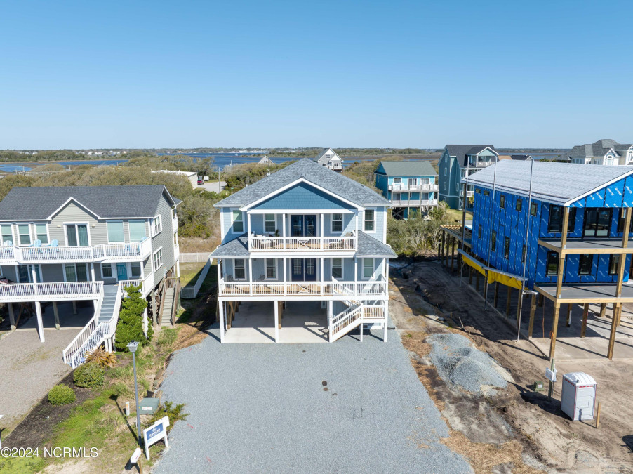 21 Porpoise Pl North Topsail Beach, NC 28460