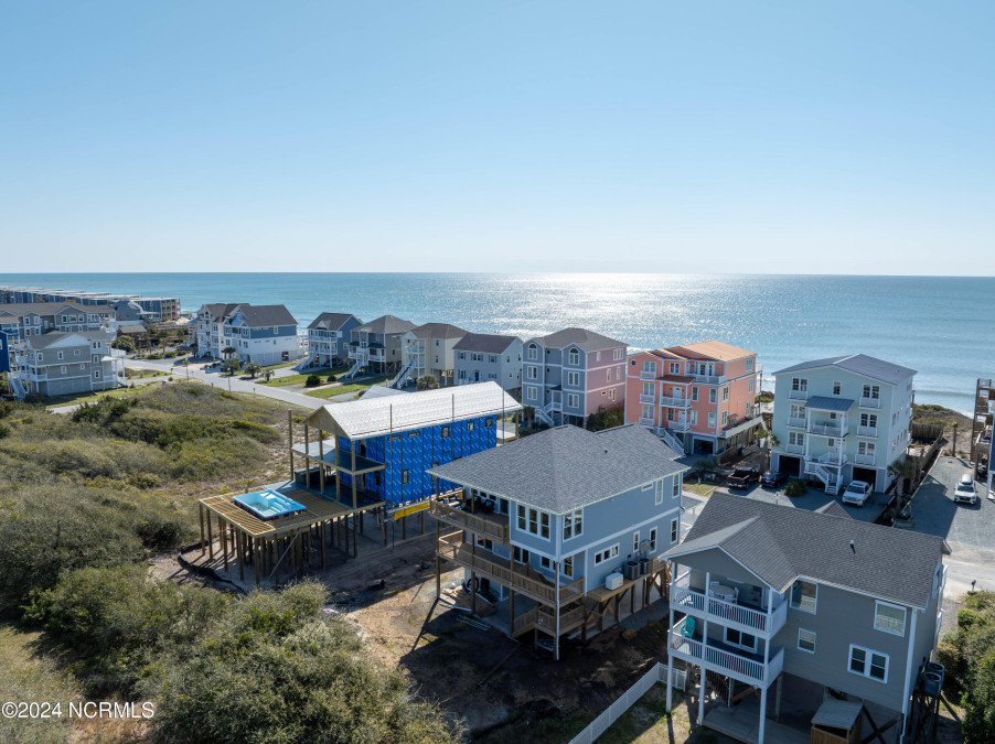 21 Porpoise Pl North Topsail Beach, NC 28460