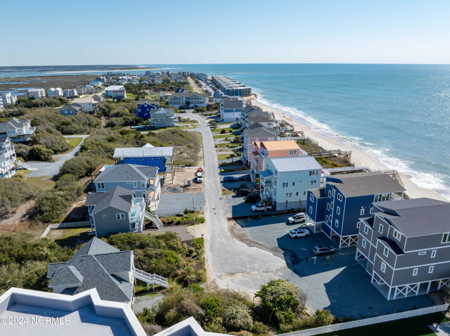 21 Porpoise Pl North Topsail Beach, NC 28460