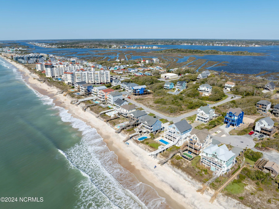 21 Porpoise Pl North Topsail Beach, NC 28460