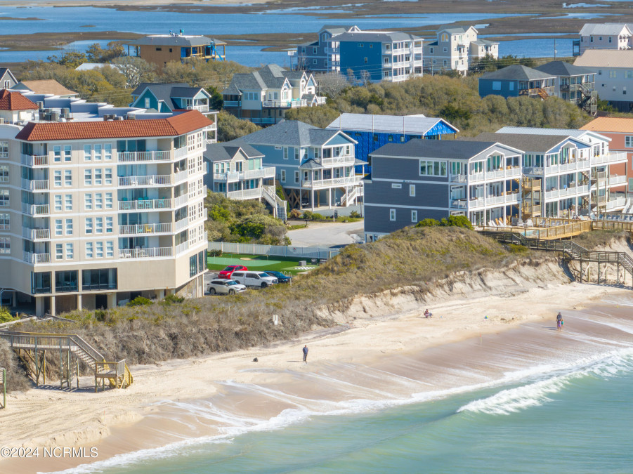 21 Porpoise Pl North Topsail Beach, NC 28460