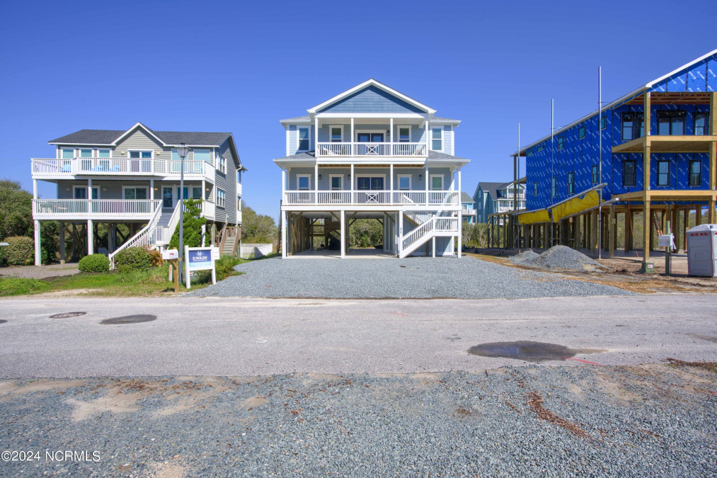 21 Porpoise Pl North Topsail Beach, NC 28460