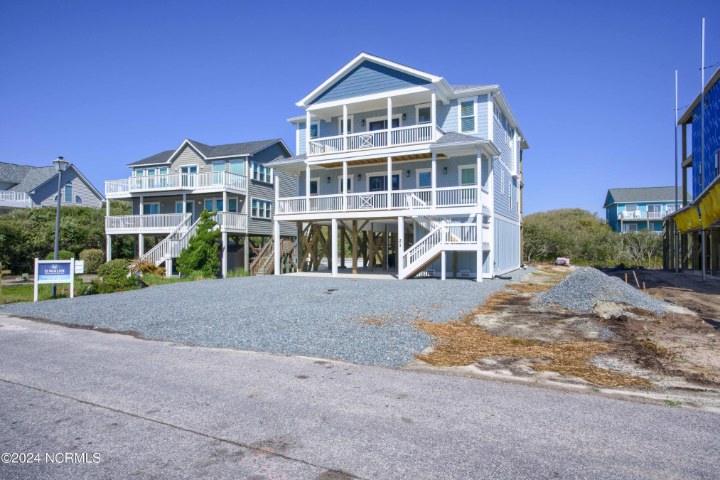 21 Porpoise Pl North Topsail Beach, NC 28460