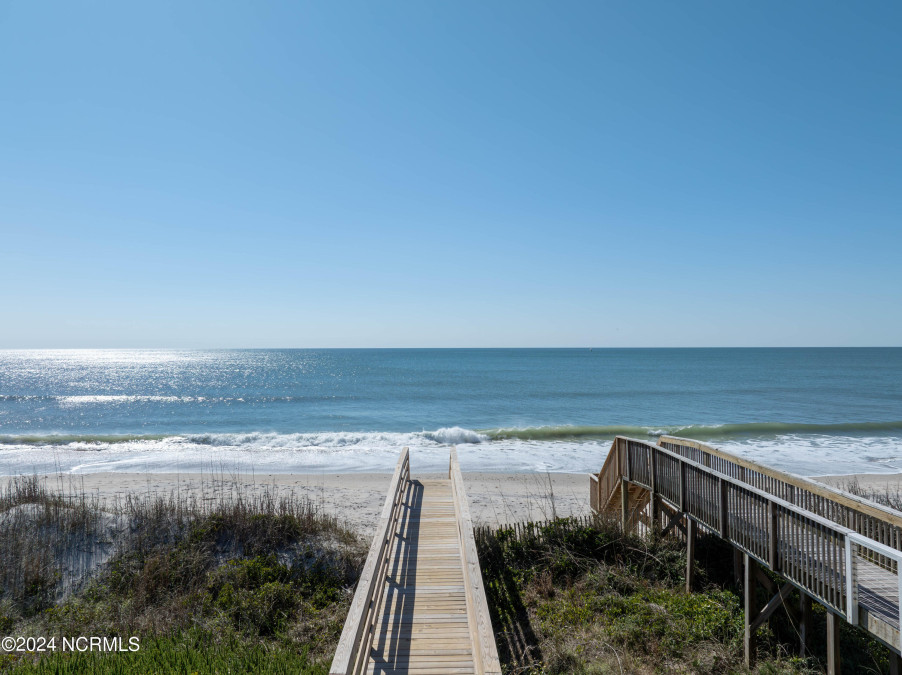 21 Porpoise Pl North Topsail Beach, NC 28460