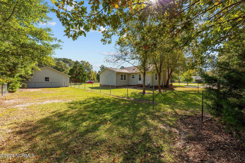 1406 Huckleberry Ln Winterville, NC 28590