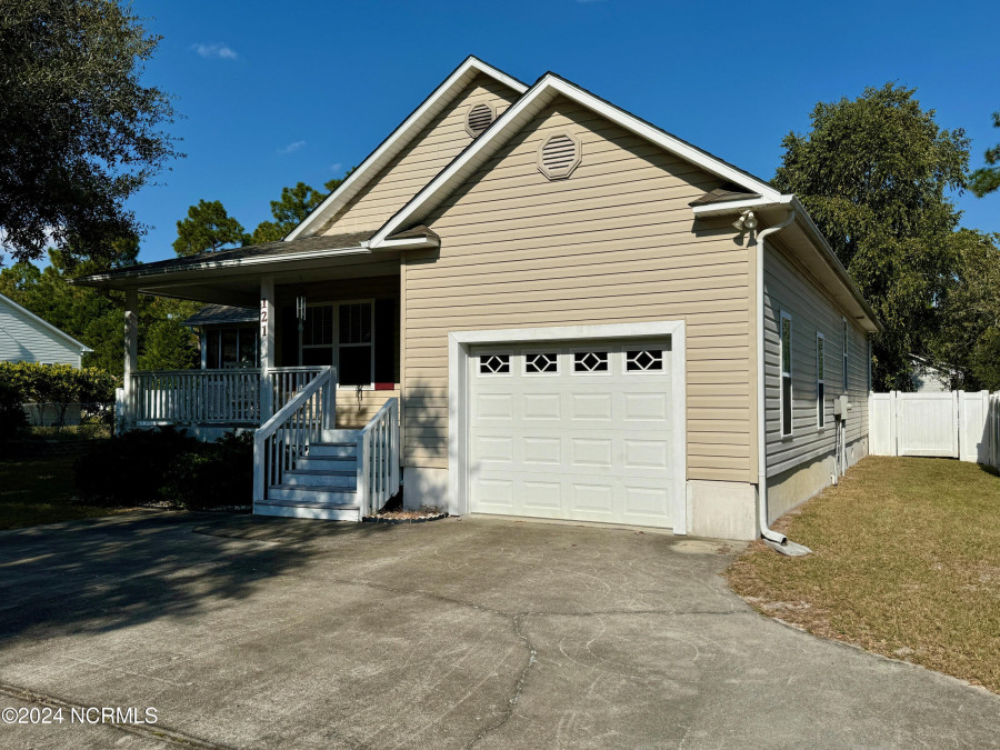 121 Burton Rd Southport, NC 28461