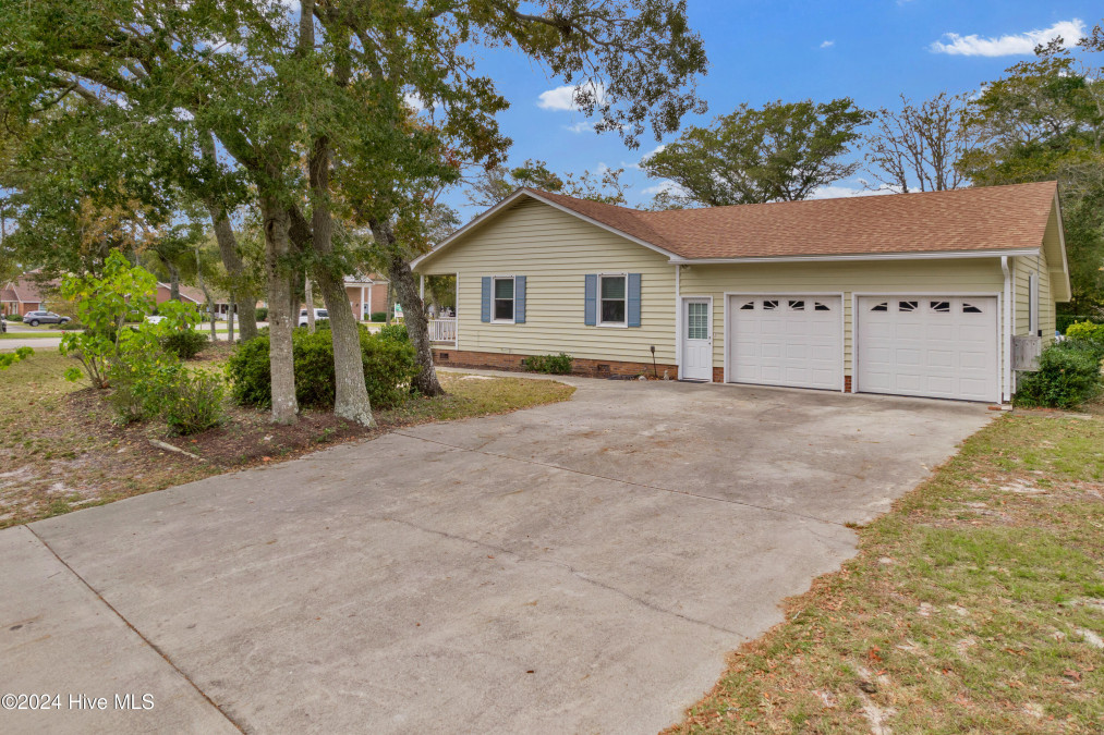 1506 Oak Island Dr Oak Island, NC 28465