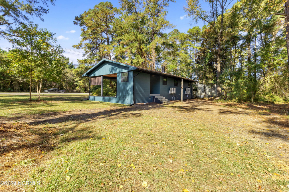 1126 Us Highway 117 Burgaw, NC 28425