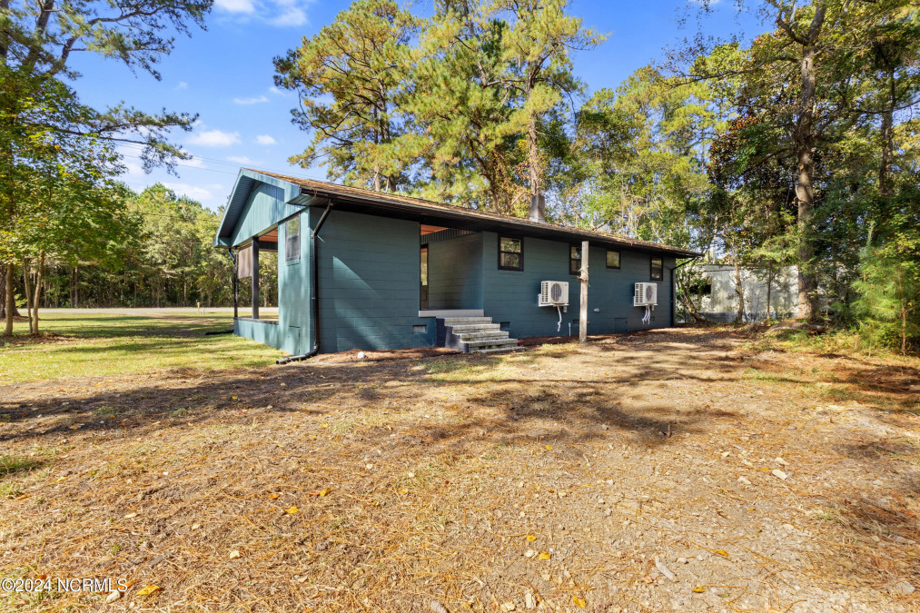 1126 Us Highway 117 Burgaw, NC 28425