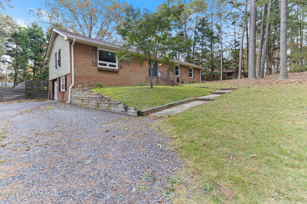 206 Haldane Dr Southern Pines, NC 28387