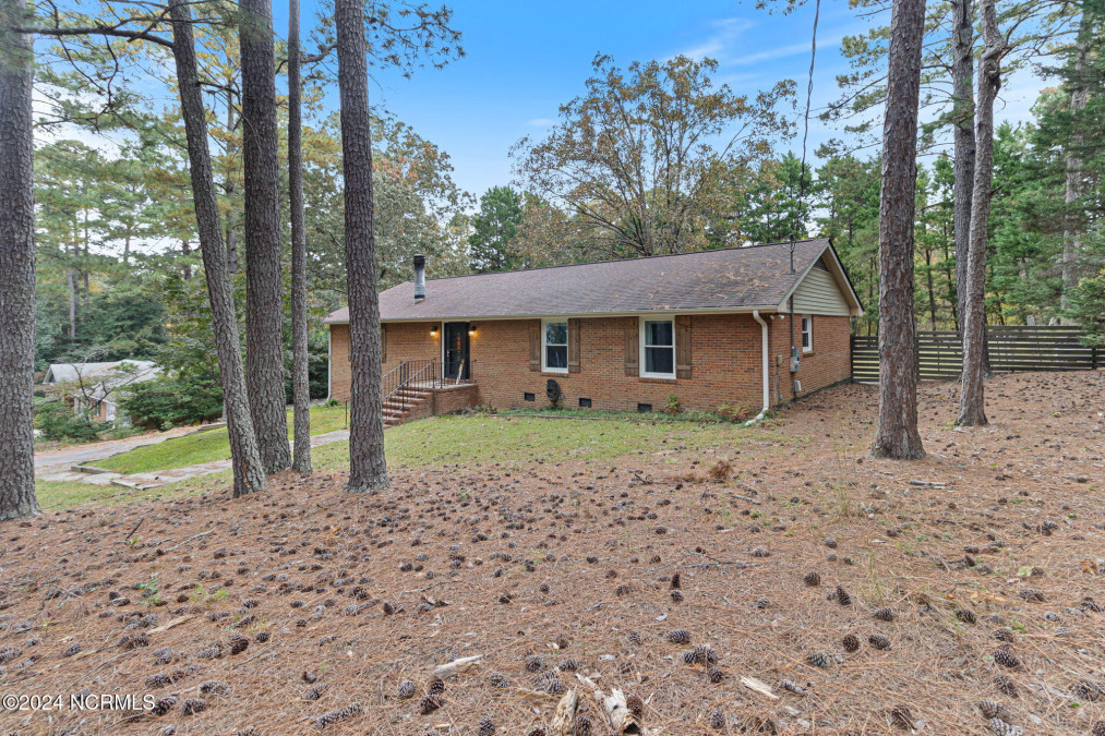 206 Haldane Dr Southern Pines, NC 28387