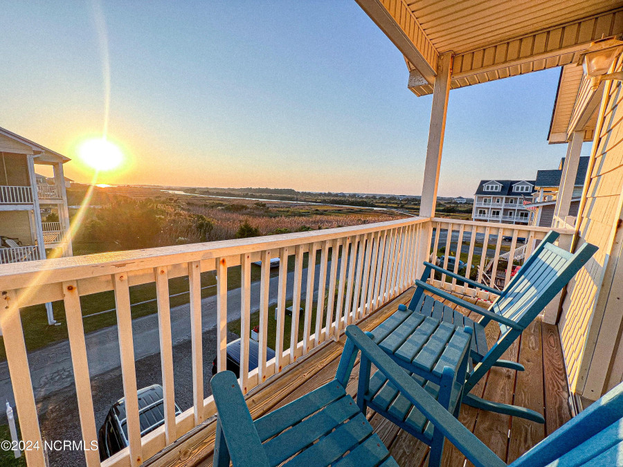 104 Sea Oaks Ct North Topsail Beach, NC 28460