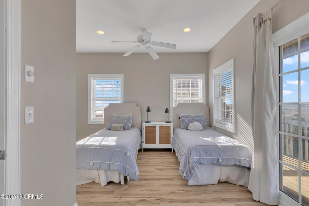 3936 Island Dr North Topsail Beach, NC 28460