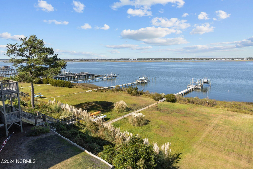 8628 Sound Dr Emerald Isle, NC 28594