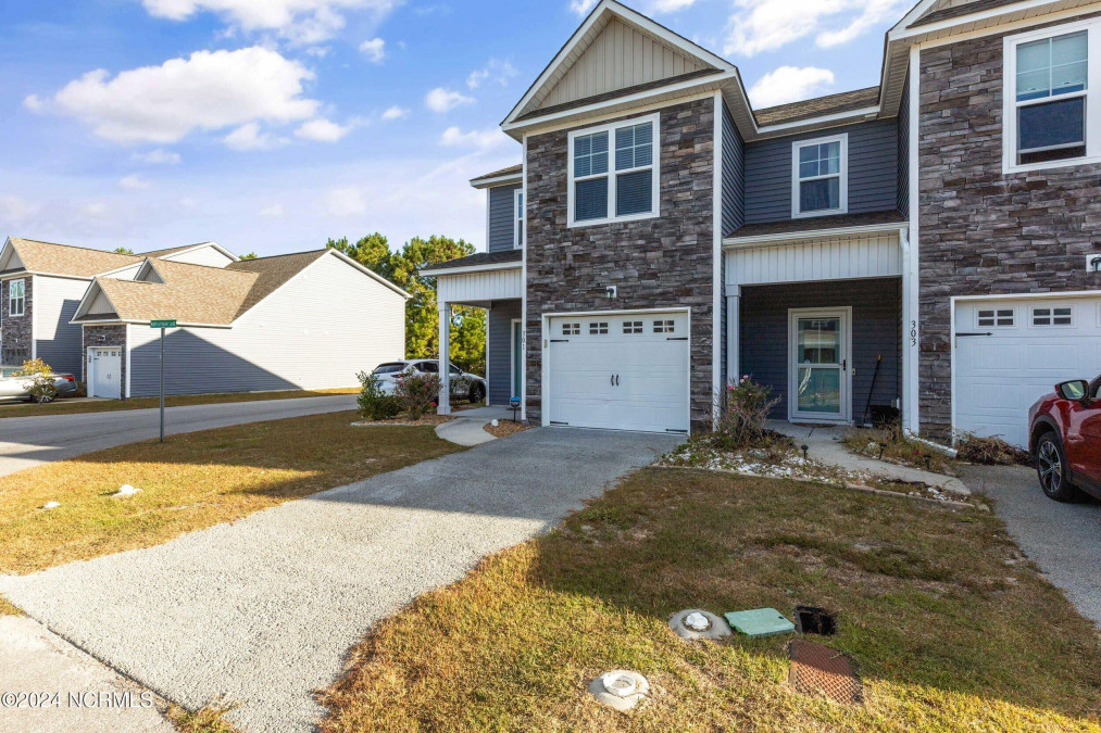 301 Stingray Ln Sneads Ferry, NC 28460