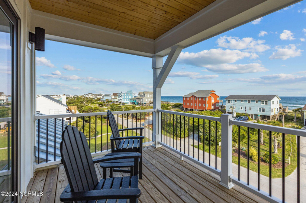 101 Melaine St Emerald Isle, NC 28594