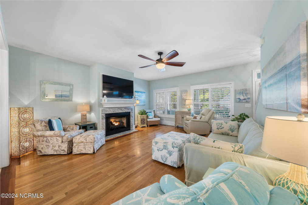 112 28th St Oak Island, NC 28465