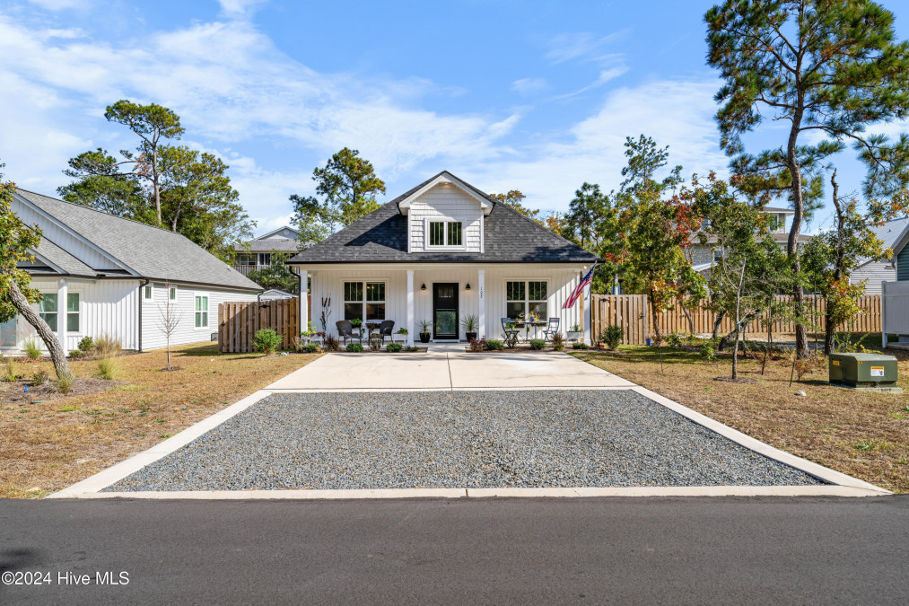 102 15th St Oak Island, NC 28465